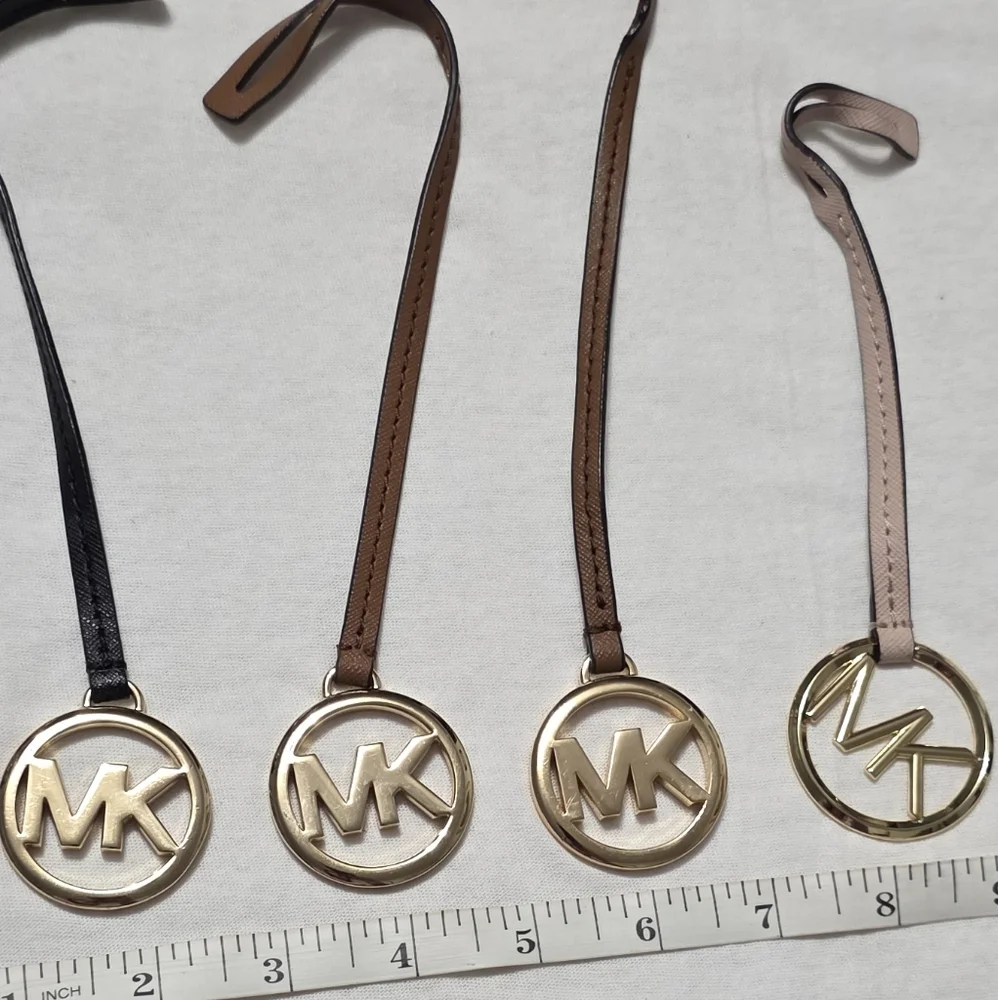 Michael Kors Medium Gold Logo Hangtag - Picture 1 of 4